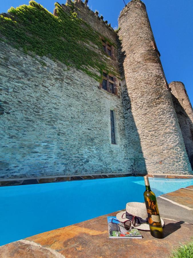 Chambre d'Hôtes au Château de Belcastel Belcastel  Exterior foto
