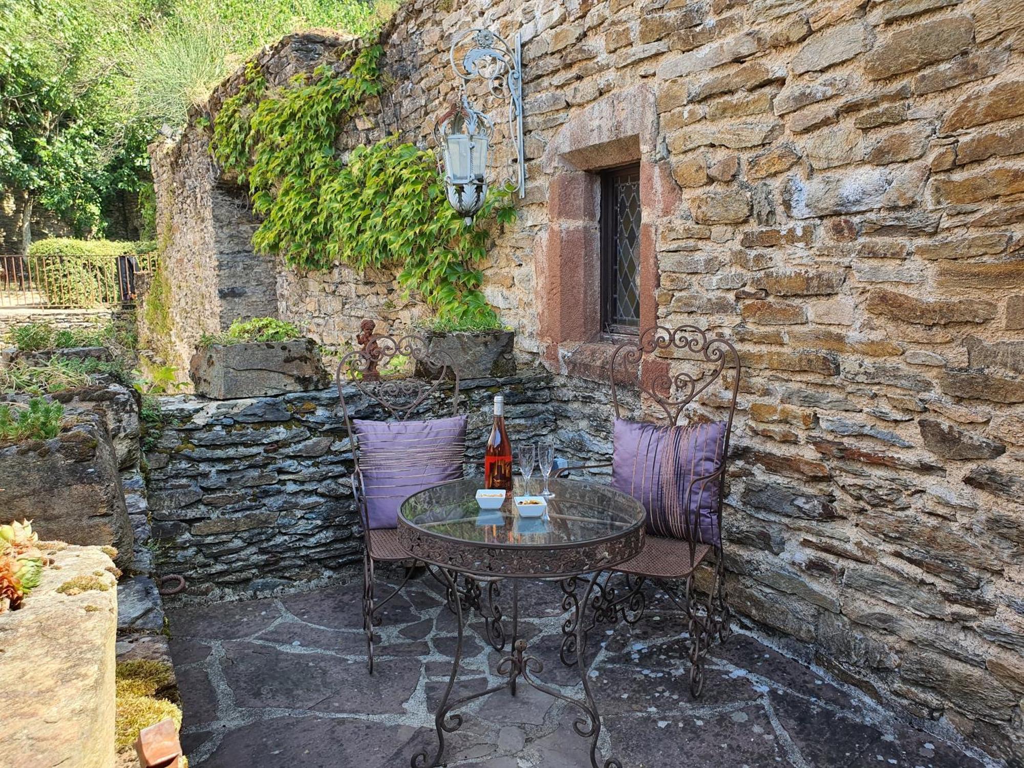 Chambre d'Hôtes au Château de Belcastel Belcastel  Exterior foto